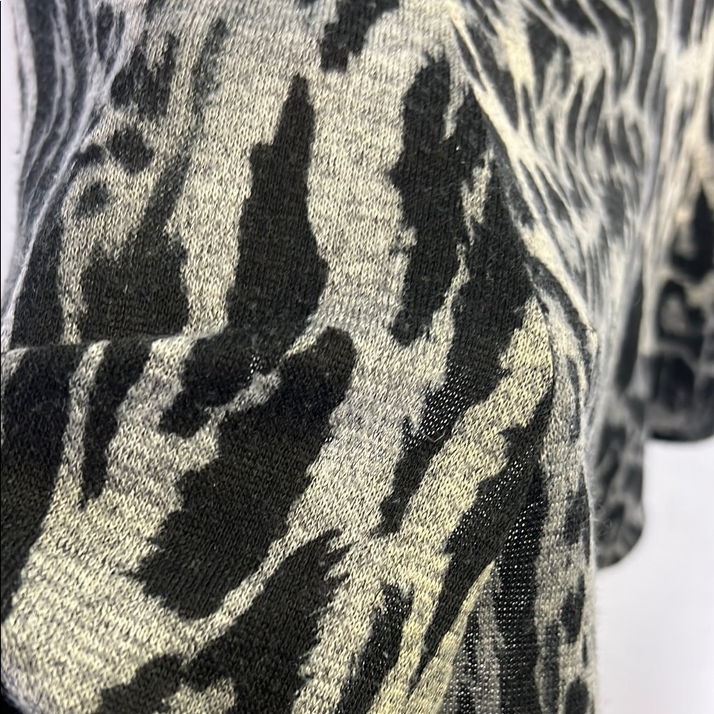 Leopard Print Women's Skirt A line with darts and fluttery hem - Picture 5 of 10